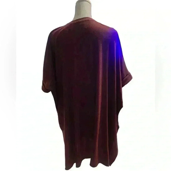 Chicos V neck short sleeve with cuff slits on sides size M/L in wine color - Picture 4 of 7